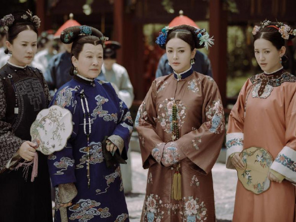 2018 - Năm “bung lụa” các kiểu “thị phi” của “Hội cung đấu”