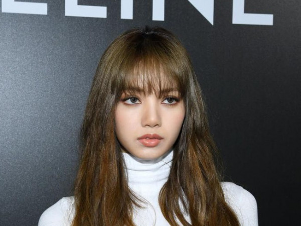 Lisa (Black Pink) gây ngỡ ngàng vì đẹp không tì vết bất chấp ảnh dìm hàng