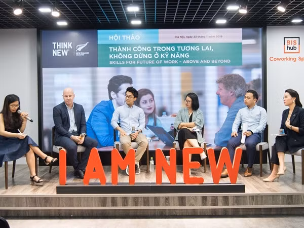 Những người trẻ ơi, bạn cần phải làm gì để không "lạc hậu" trong tương lai?
