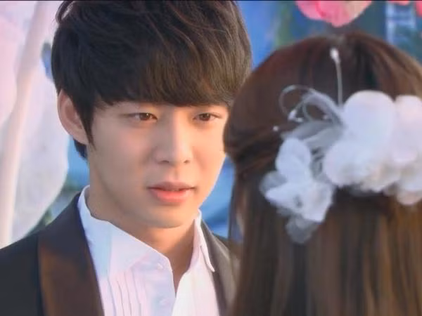 Thu này Yoochun của chúng em thành chú rể người ta