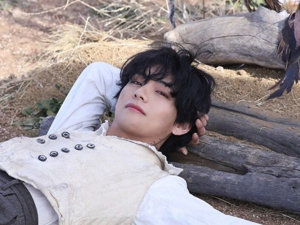 SỐC: OST “Sweet Night” mà V (BTS) hát trong “Itaewon Class” là một ca khúc tiếng Anh