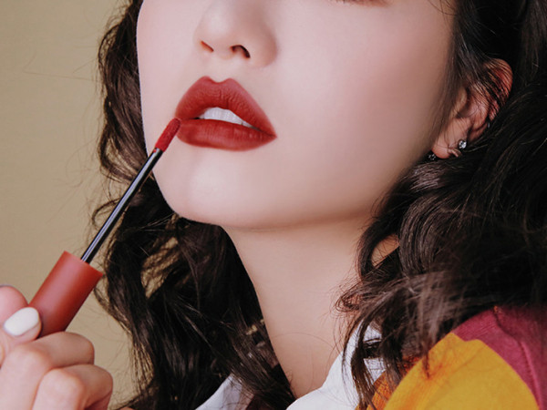 Ba cây son màu đỏ thẫm cho khuôn mặt các nàng sáng bừng không cần makeup