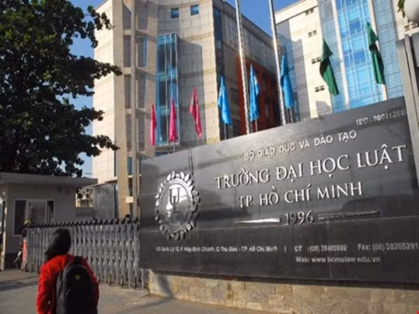 Hơn 100 sinh viên ĐH Luật TP.HCM bị buộc thôi học vì kết quả kém