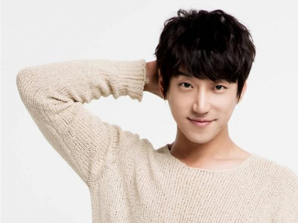 Hwang Chi Yeol xin lỗi người dân Trung Quốc vì sự cố “vạ miệng” trên sóng truyền hình