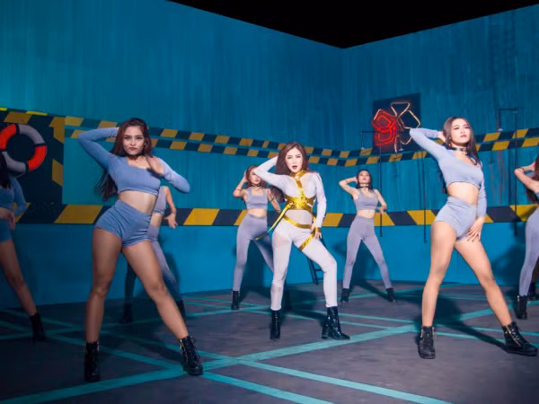 Vừa nhận "Nút bạc" của YouTube, Hương Tràm bất ngờ tung MV cho ca khúc EDM