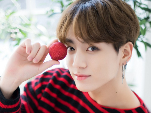 ARMY đâu rồi, ra mà xem Jungkook được bình chọn là nam idol lịch thiệp nhất này