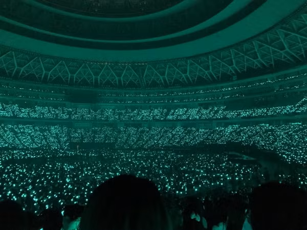 "Nổi da gà" với bức hình người thứ 5 xuất hiện ở concert trở lại của SHINee