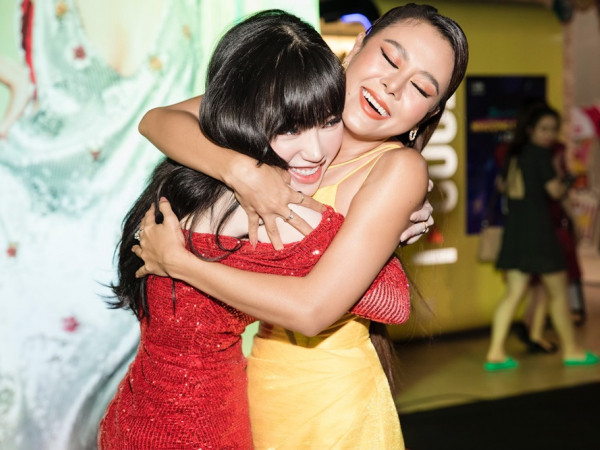 Elly Trần xuất hiện gợi cảm, tiết lộ tình bạn "không ngờ" với Nam Thư 