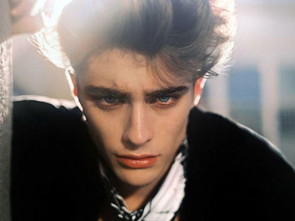 Đừng nghĩ Voldemort xấu xí đáng sợ nữa, “Chúa Tể Hắc Ám” giờ đẹp trai siêu cấp