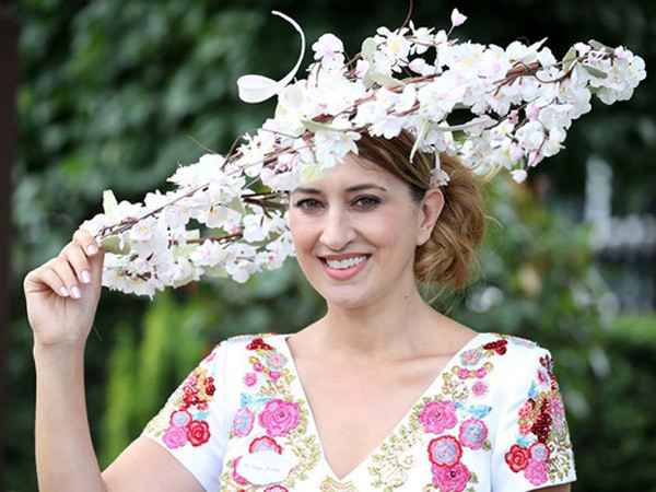 Anh: Muôn kiểu mũ độc, lạ của các quý cô tại Lễ hội đua ngựa Royal Ascot