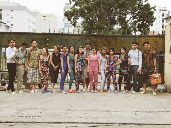 Chất phát ngất với bộ ảnh mang phong cách "Reply 1980s" của các anh chị quản lý