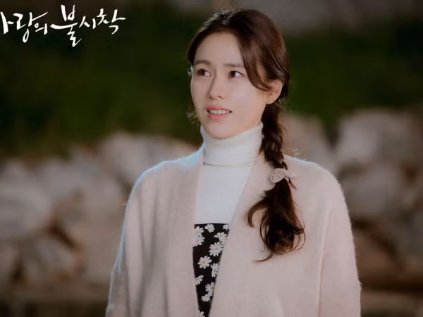 Giật mình khi bóc giá set đồ của “thôn nữ” Son Ye Jin phim “Hạ cánh nơi anh” 