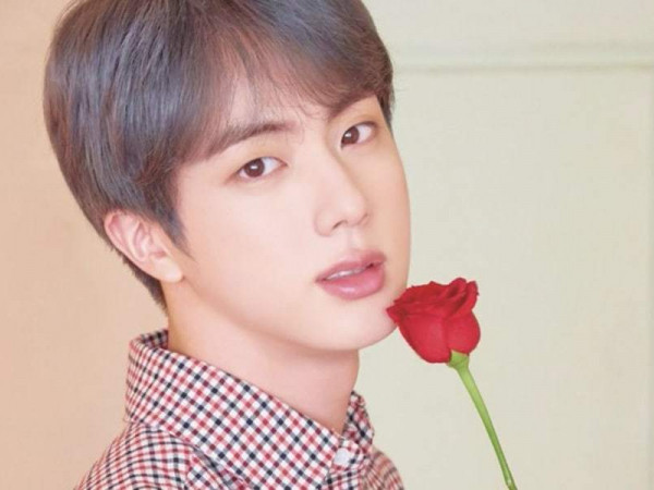 Giàu siêu cấp vô địch rồi mà Jin (BTS) vẫn mong được người thân lì xì là sao?