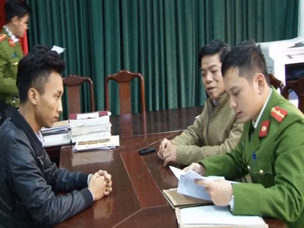 Huế: Mâu thuẫn với bạn gái cùng lớp, 2 nạn nhân bị đâm trọng thương