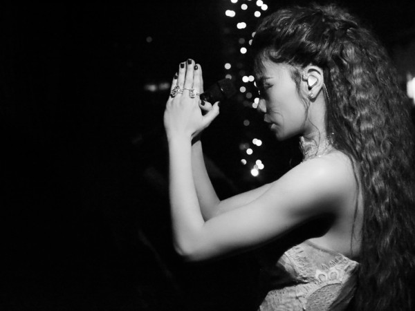 Hồ Ngọc Hà ra mắt DVD đêm nhạc "Love Songs", hé lộ hình ảnh hậu trường thú vị 