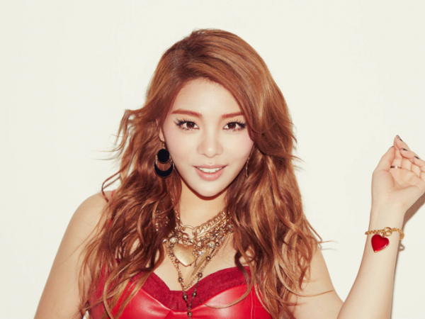 Khi phải lựa chọn giảm cân hay giữ giọng, Ailee đã quyết định ưu tiên điều gì?