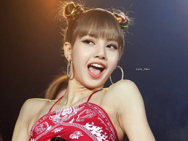 Dây áo chíp vô hình, bí quyết giúp các nữ idol yên tâm khi diện đồ hở vai