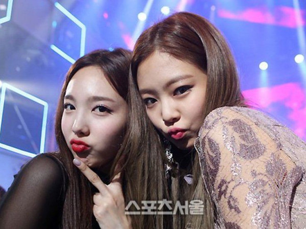 Nayeon (TWICE) và Jennie (Black Pink) cùng vướng tin đồn thiếu thân thiện với thành viên khác