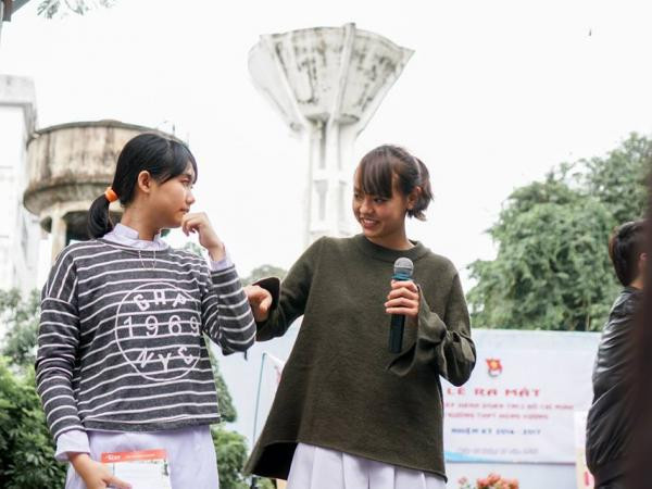 Giao lưu cùng Mai Ngô, vui nhận quà từ Người Truyền Lửa 2016