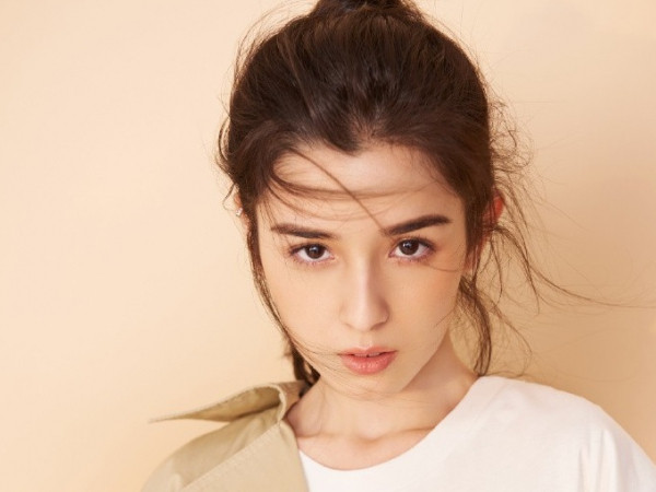 Đã xuất hiện mỹ nhân mới được khen là xinh đẹp ngang ngửa Địch Lệ Nhiệt Ba