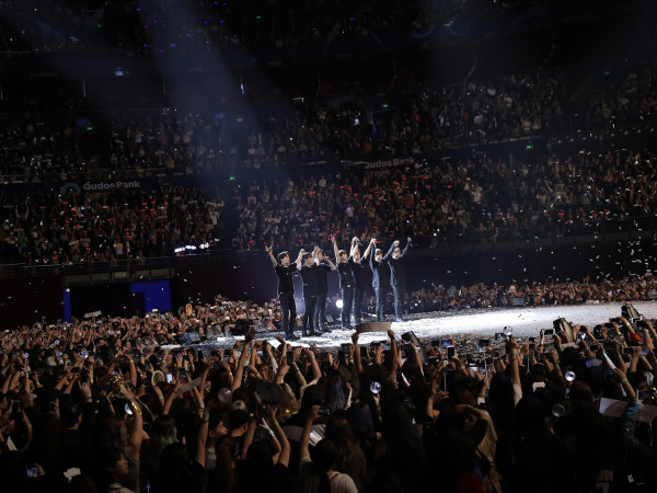 ARMY hay chuyện những người trẻ cùng nhau tạo nên điều kỳ diệu mang tên BTS 