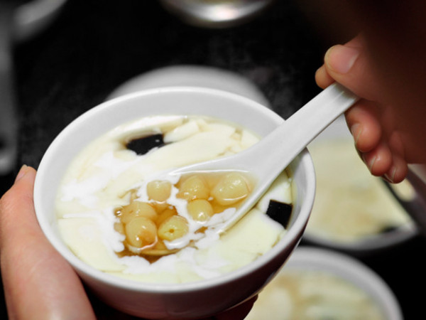 Tàu hũ ở đâu cũng ăn lạnh, nhưng người Sài Gòn lại ăn tàu hũ nóng cho mát