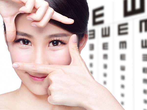 Tại sao “thanh niên thành phố” lại bị “bốn mắt” nhiều hơn ở các vùng nông thôn? 