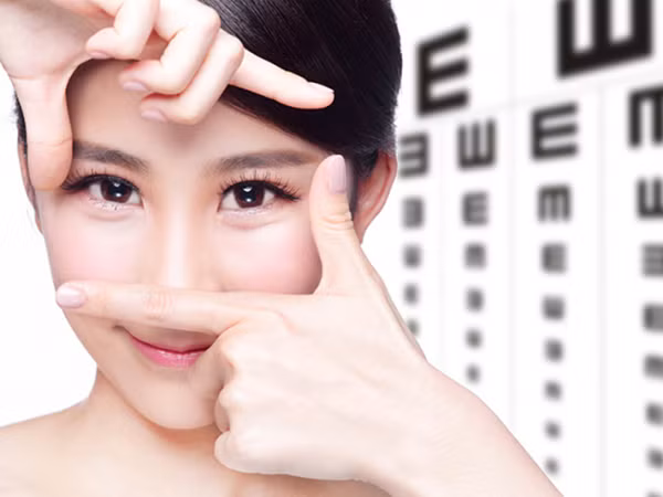 Tại sao “thanh niên thành phố” lại bị “bốn mắt” nhiều hơn ở các vùng nông thôn? 