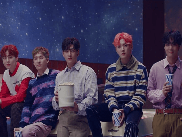 Tạm biệt những bộ vest, NU'EST "lột xác" với tạo hình trẻ trung trong MV "Love Me"