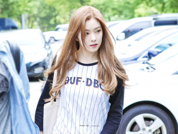 Chẳng cần túi hàng hiệu đắt tiền, Irene (Red Velvet) vẫn tỏa sáng với chiếc túi vải siêu đơn giản