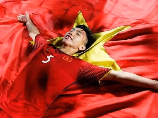 Đoàn Văn Hậu - 19 tuổi vô địch Đông Nam Á nhưng mãi là cậu em út sống tình cảm