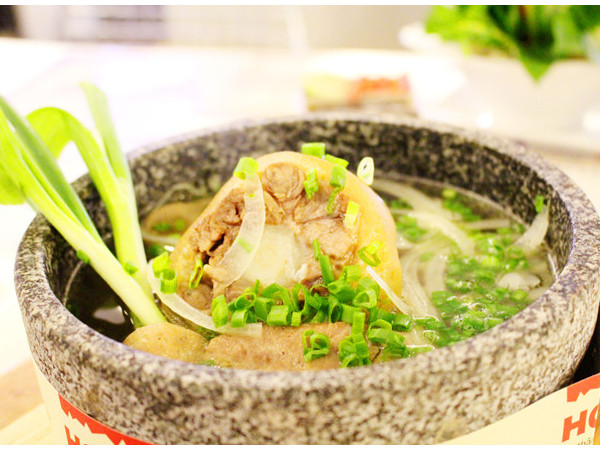 Trưa nay "măm" gì: Xì xụp ăn phở kiểu mới với phở bát đá