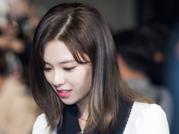 Cứ ngỡ tóc ngắn là hợp nhất với Jeongyeon (TWICE), ai ngờ tóc dài mới là chân ái