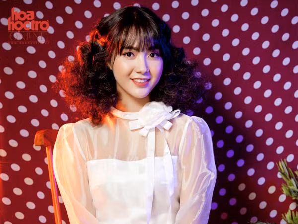 Ngắm bộ ảnh "thánh nữ Bolero" Jang Mi đẹp rạng ngời như nắng Xuân