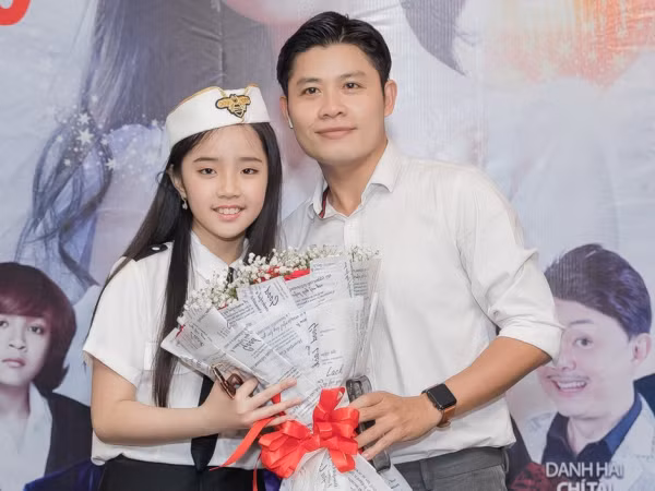 Nhạc sĩ Nguyễn Văn Chung nhận Thiên Nga (The Voice Kid) làm học trò