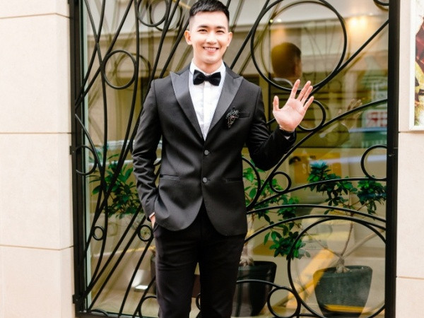 "Nam thần" Võ Cảnh lịch lãm trong lần đầu xuất hiện trên thảm đỏ "LHP Cannes 2019"