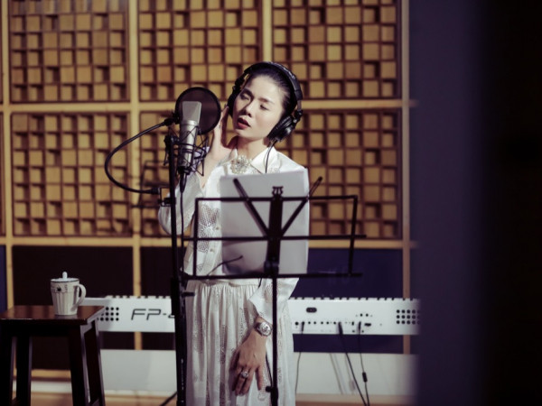 Lệ Quyên chi "mạnh tay" phát hành cùng lúc 2 album cho hai đối tượng khán giả khác nhau