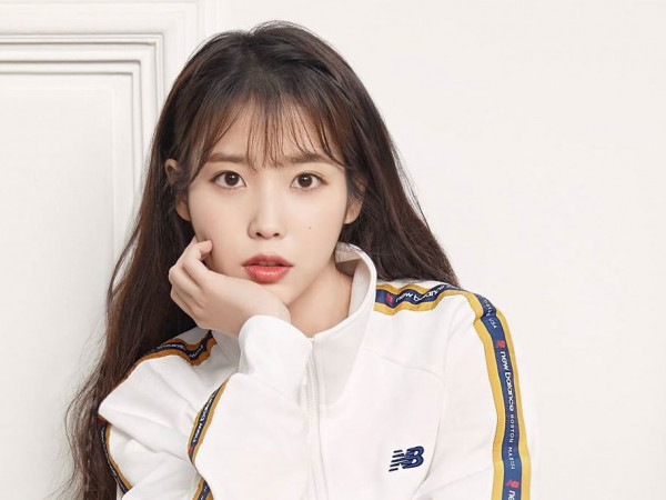 Tan chảy trước phản ứng của cô dâu chú rể khi được IU hát mừng đám cưới