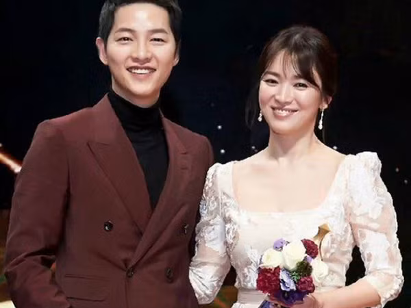 Song Hye Kyo gửi tâm thư tới fan bật mí lý do vì sao bị Song Joong Ki cưa đổ