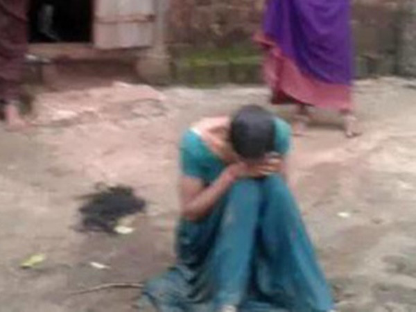 Cặp đôi bị bắt uống nước tiểu vì kết hôn khi chưa được gia đình cho phép