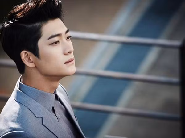 Kang Tae Oh "mắc kẹt" giữa hai đàn chị Uhm Jung Hwa và Goo Hye Sun