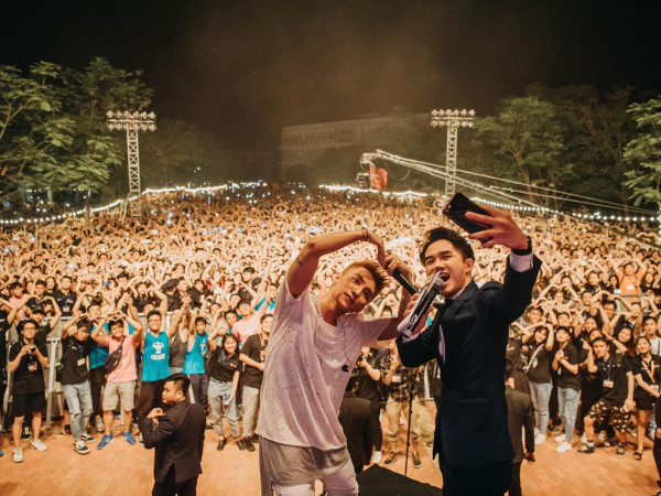 Sơn Tùng M-TP đốn tim 12.000 học sinh, sinh viên Đại Học FPT tại Super Big Open Day