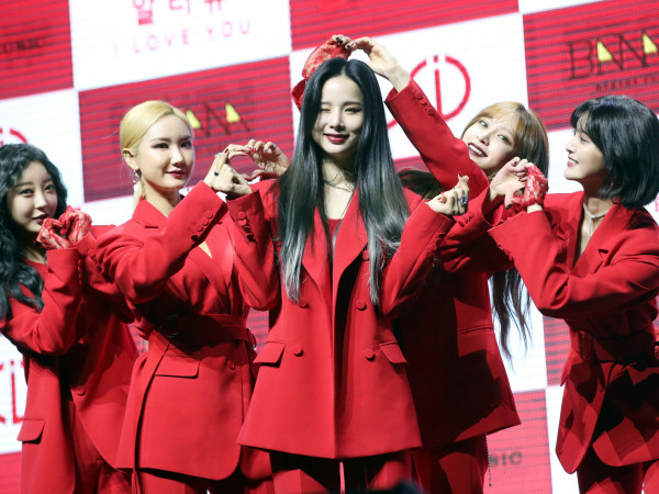 V-LEGGO “vỡ oà” khi phát hiện dàn staff của EXID “đi bão” mừng đội tuyển Việt Nam vô địch