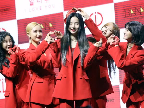V-LEGGO “vỡ oà” khi phát hiện dàn staff của EXID “đi bão” mừng đội tuyển Việt Nam vô địch