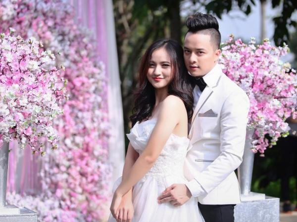 Cao Thái Sơn tặng đồng hồ nạm kim cương cho người hâm mộ