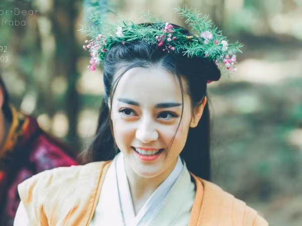 Địch Lệ Nhiệt Ba: Từ Cao Văn sang chảnh, Phượng Cửu tinh nghịch cho đến Lệ Cơ tài sắc