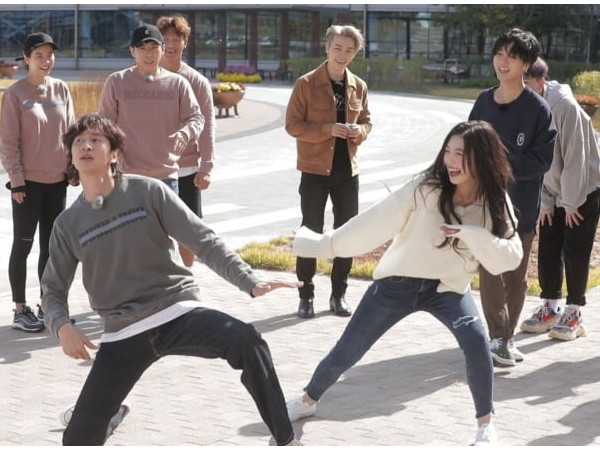 Lee Kwang Soo "quẩy" quá sung cùng Joy (Red Velvet) đến mức vỡ cả điện thoại