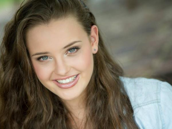 9 điều có thể bạn chưa biết về cô nàng nữ chính trong phim "13 Reasons Why"