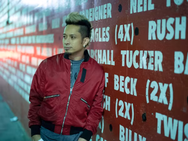 Đạo diễn gốc Việt thắng giải “VMAs” chia sẻ mong muốn được hợp tác với nghệ sĩ Việt