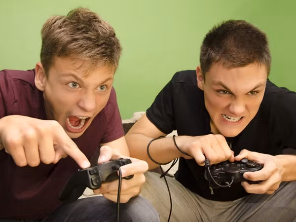 Teen chơi các trò bạo lực sẽ “dễ tấn công người khác ngoài đời thực hơn”?